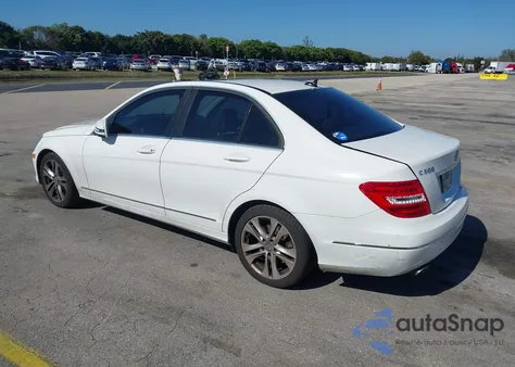 2014 Mercedes-Benz C 300 Luxury 4Matic из США, поврежденный, VIN WDDGF8AB8EA956782